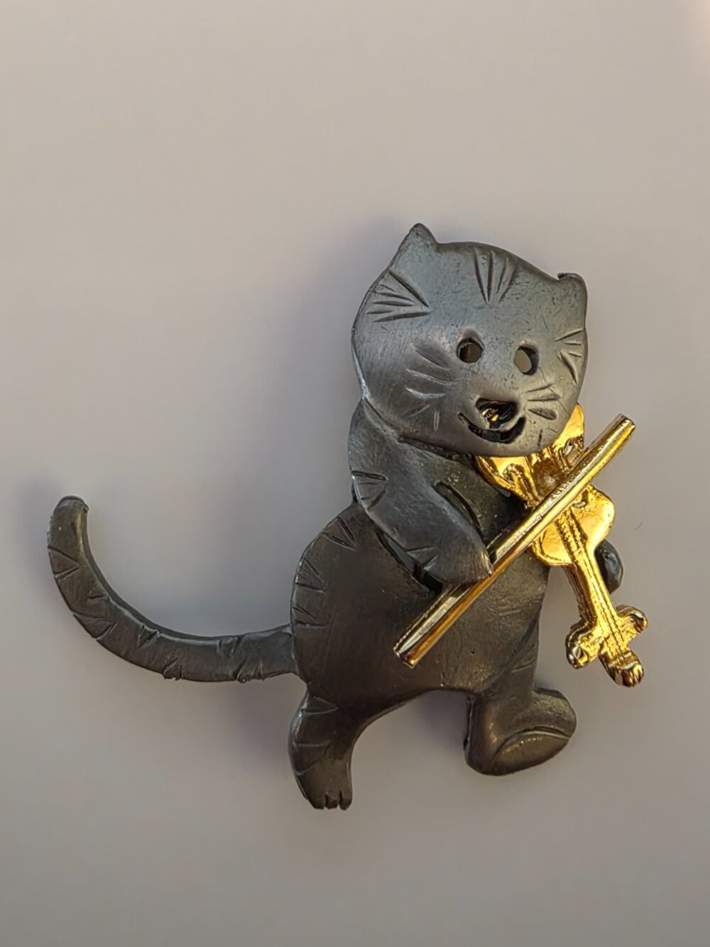 Vintage ULTRA CRAFT Pewter Cat Playing Gold Violin Fiddle Pin Brooch